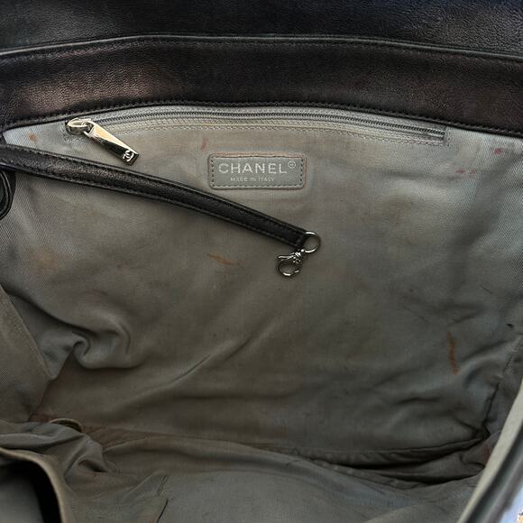 Chanel - Quilted Leather Chain Around Flap Maxi Bag in Black - Picture 6 of 9